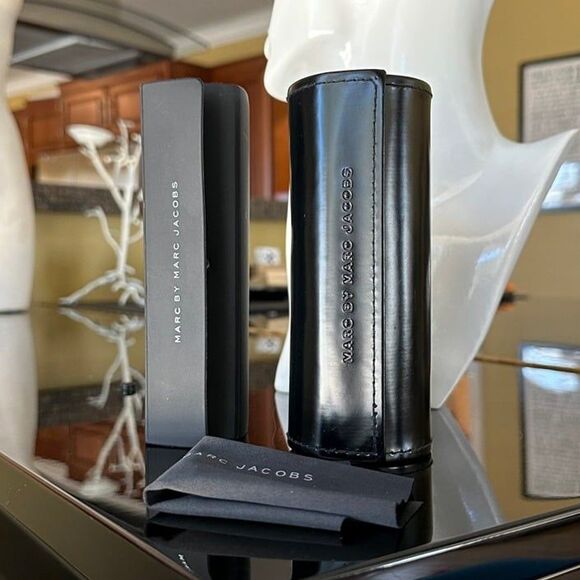 2x Marc by Marc Jacobs Glasses Cases Black Faux Patent Leather Sunglasses Case - Picture 2 of 12